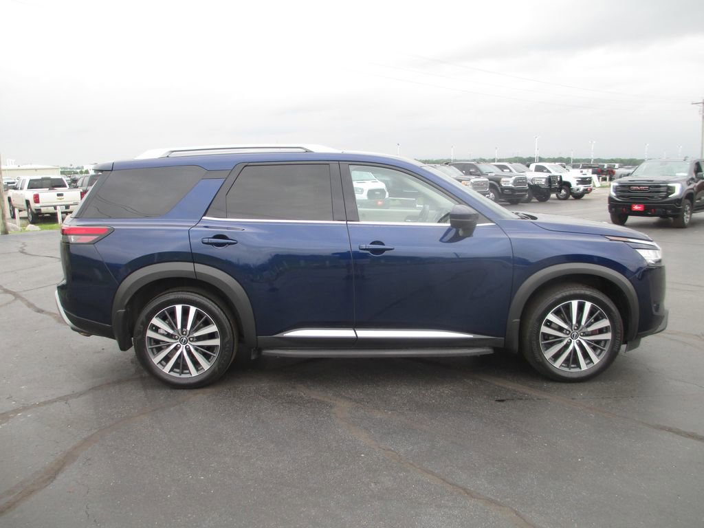 Used 2022 Nissan Pathfinder Platinum w/ Lighting Package (N93) AWD/4WD image 5
