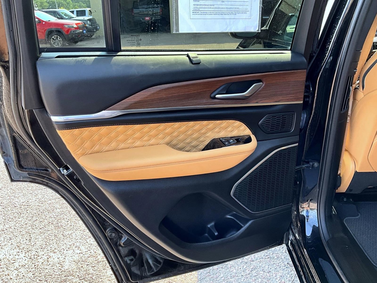 Used 2022 Jeep Grand Cherokee Summit w/ Luxury Tech Group V image 20