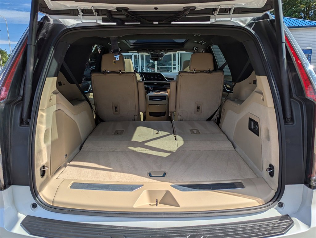 Used 2022 Cadillac Escalade Premium Luxury image 32