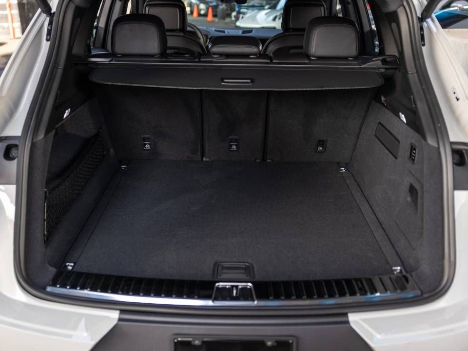 Certified 2026 Porsche Cayenne AWD/4WD image 29