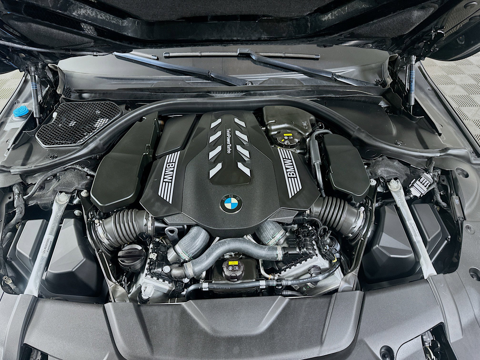 Used 2020 BMW 750i xDrive w/ Executive Package image 35