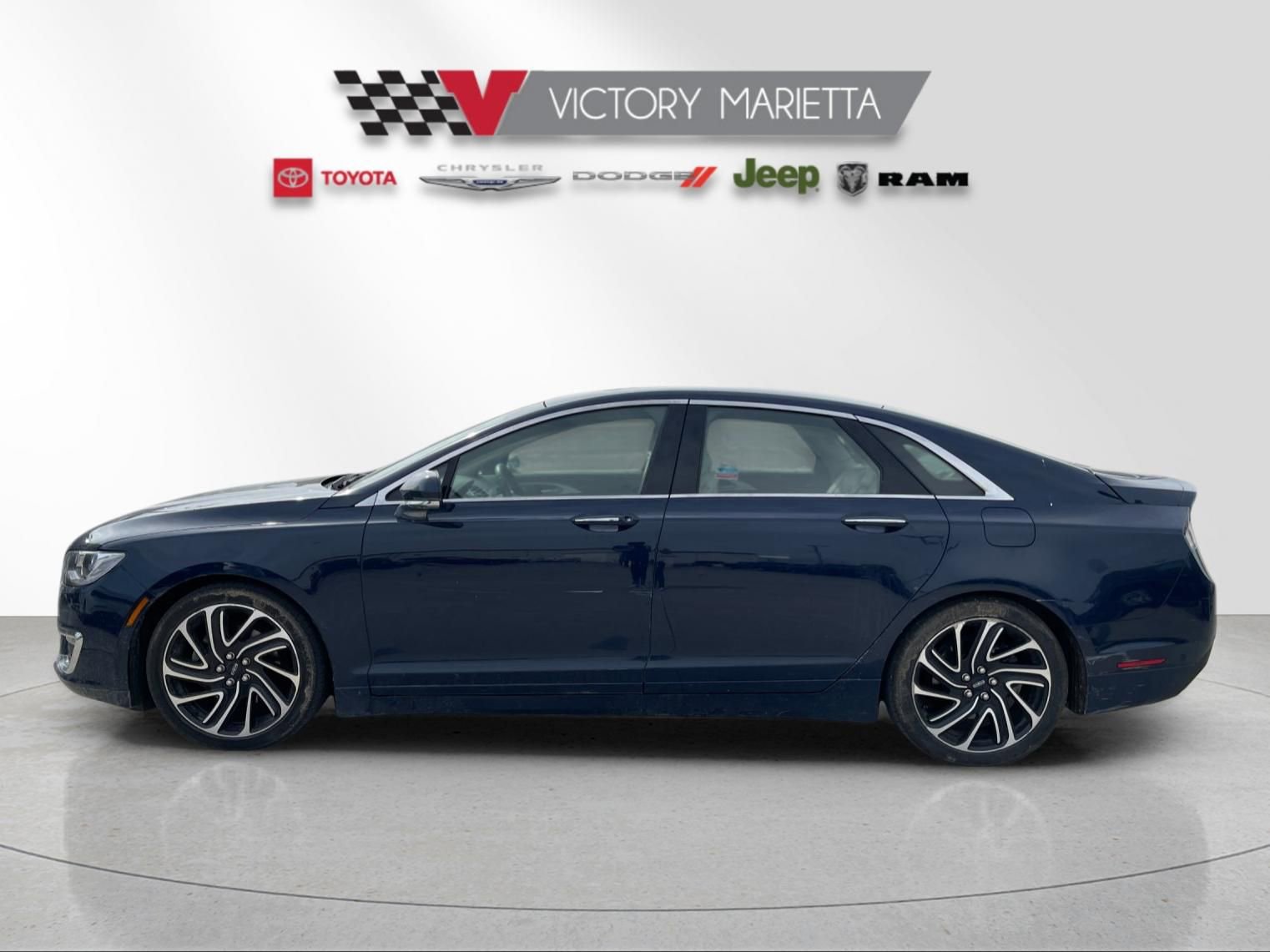 Used 2020 Lincoln MKZ Reserve w/ Luxury Package FWD image 2