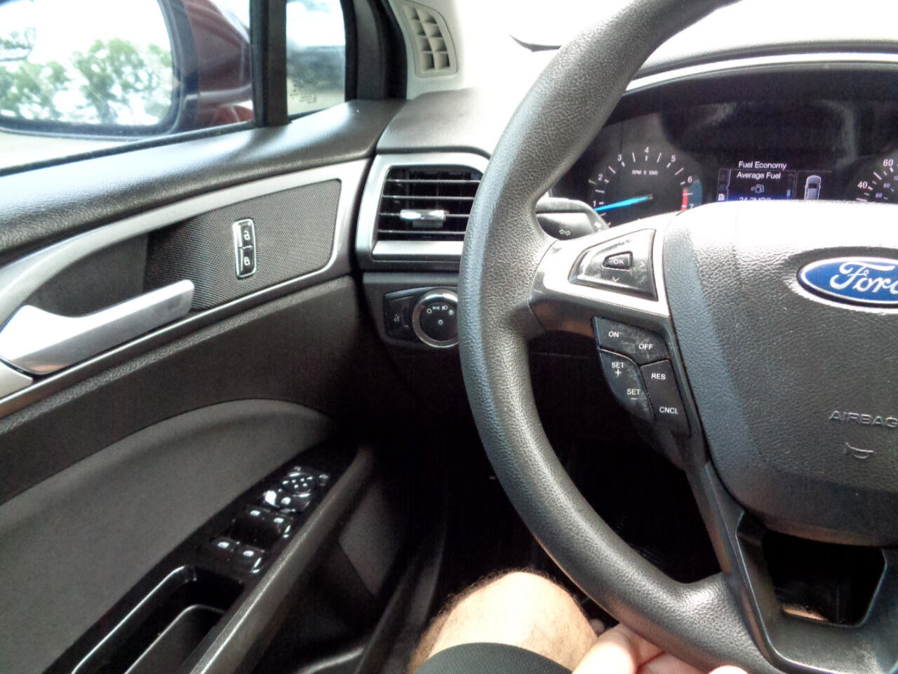 Used 2015 Ford Fusion SE image 21