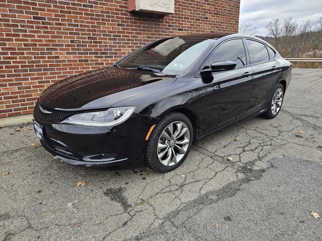 Used 2015 Chrysler 200 S w/ Comfort Group image 2