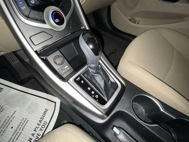 Used 2015 Hyundai Elantra SE image 18
