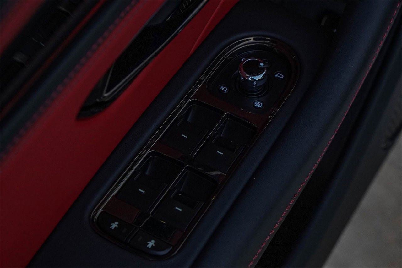 New 2026 Bentley Flying Spur Plug-In Hybrid image 32