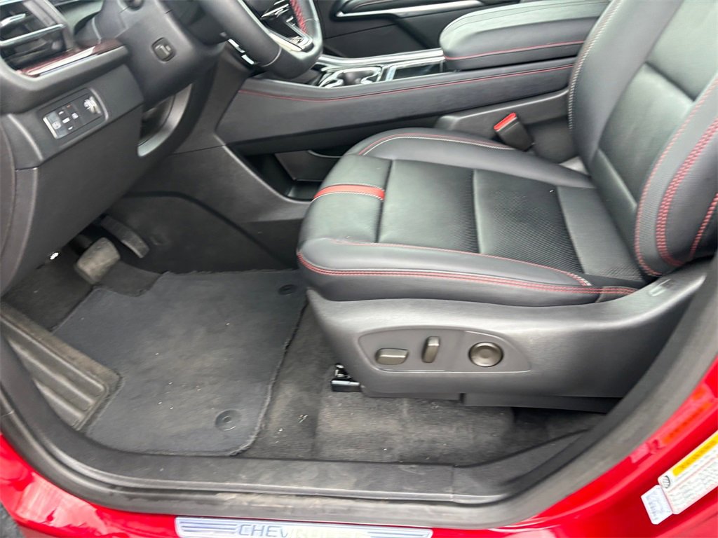 Used 2025 Chevrolet Traverse RS image 26