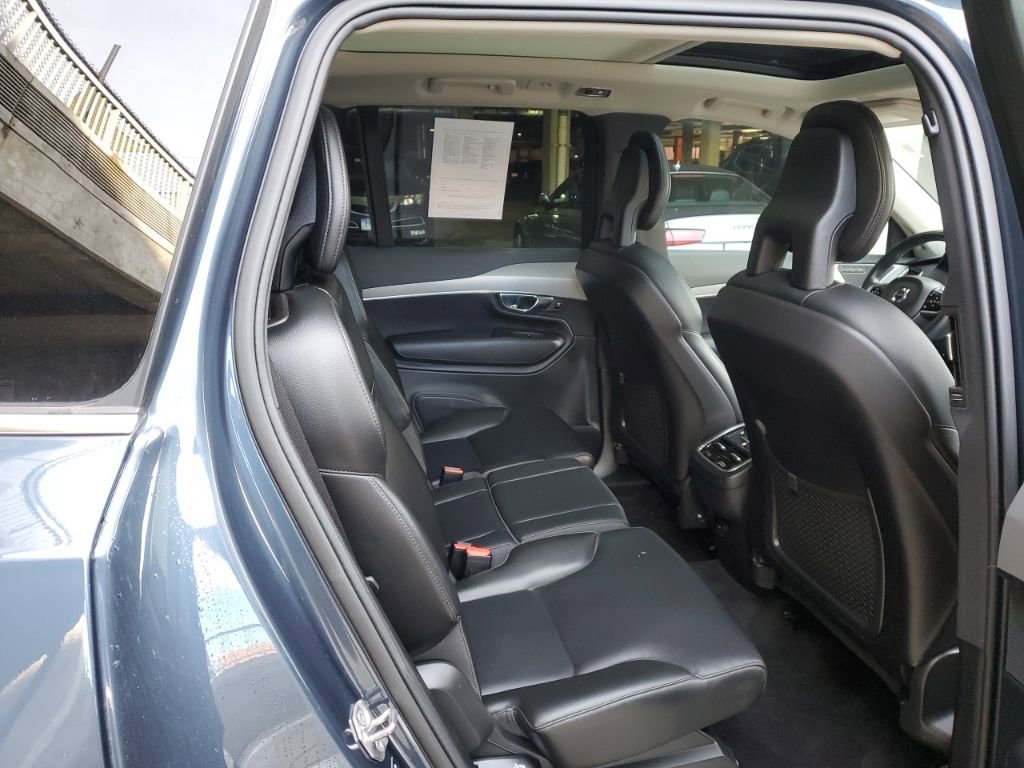 Certified 2022 Volvo XC90 T5 Momentum w/ Advanced Package image 10