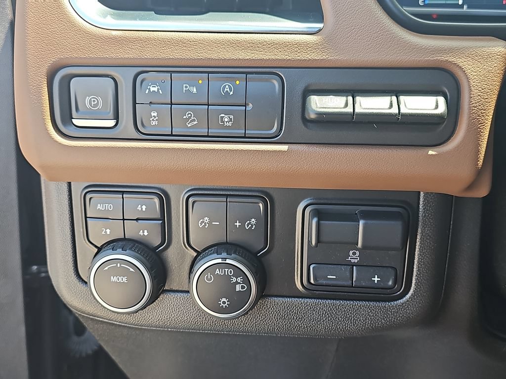 Certified 2023 Chevrolet Tahoe High Country w/ Premium Package AWD/4WD image 33