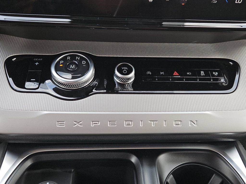 New 2026 Ford Expedition Active RWD image 17