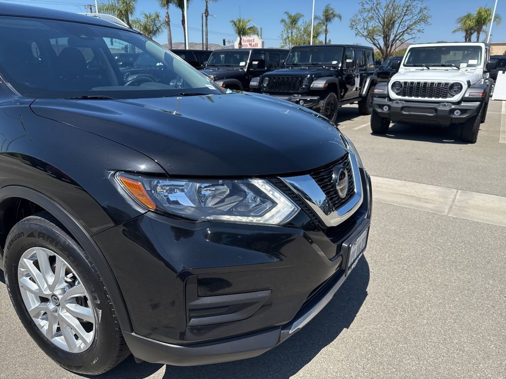 Used 2020 Nissan Rogue SV image 11