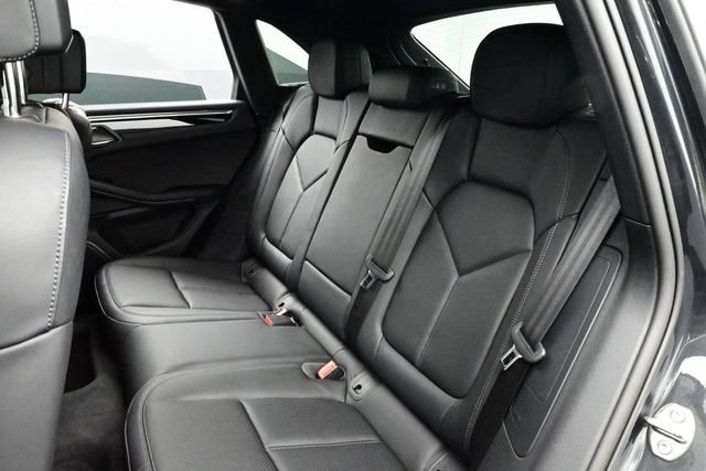 Certified 2025 Porsche Macan AWD/4WD image 14