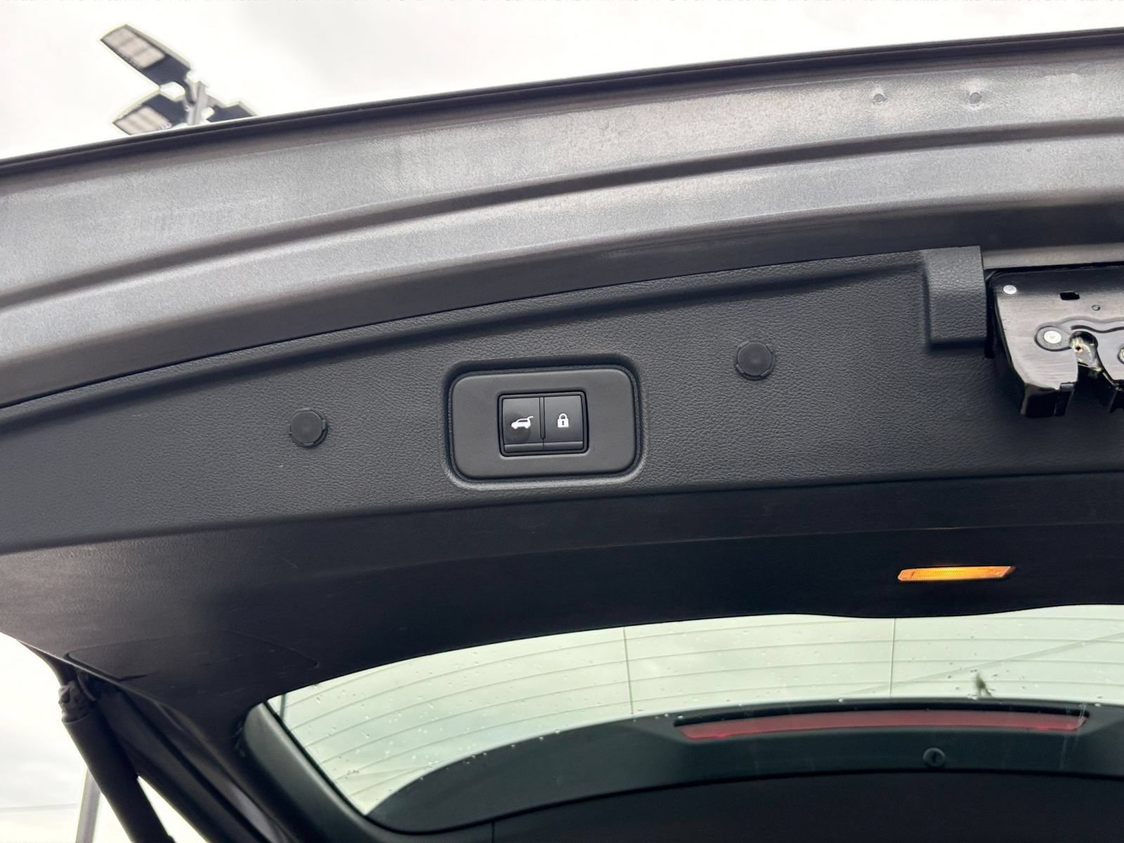 Used 2025 Nissan Pathfinder SV FWD image 23