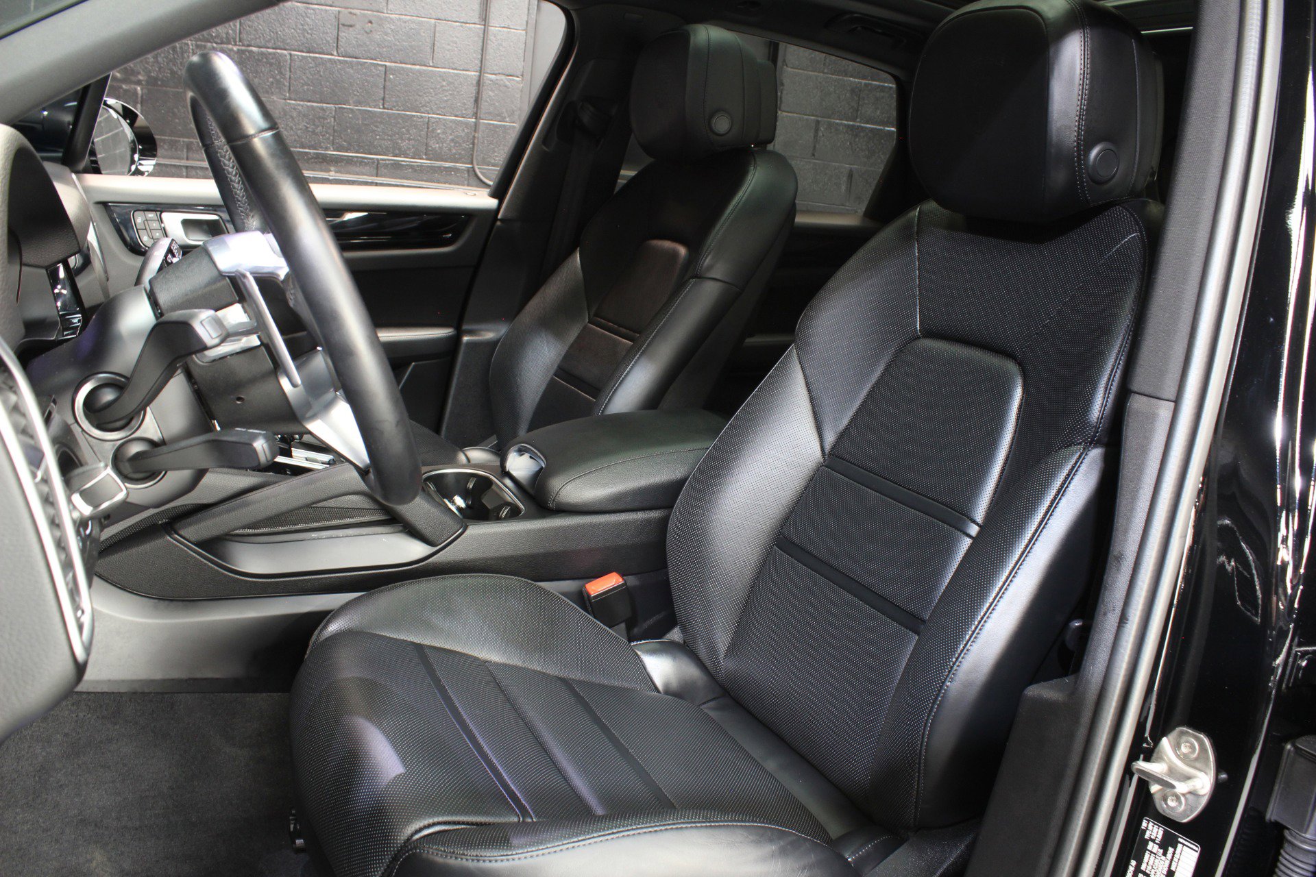 Used 2022 Porsche Cayenne E-Hybrid w/ Premium Package image 30