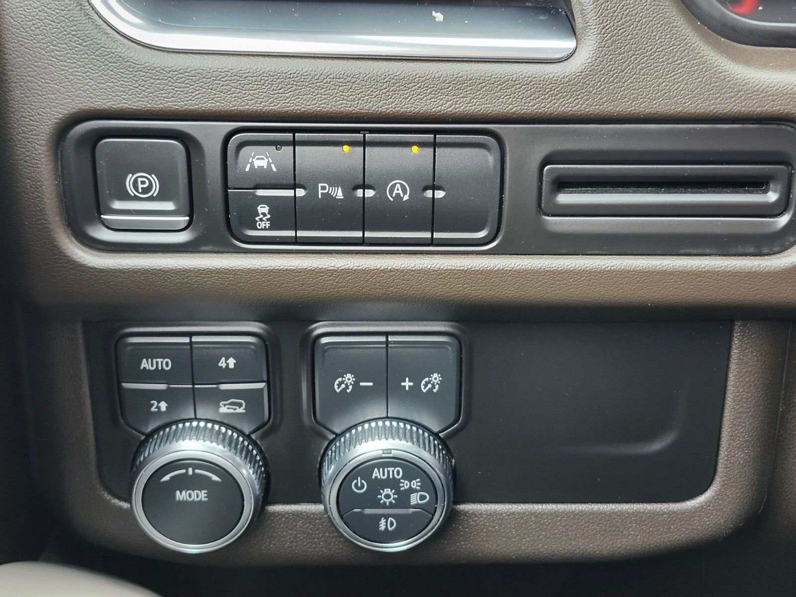 Used 2023 GMC Yukon SLT image 25