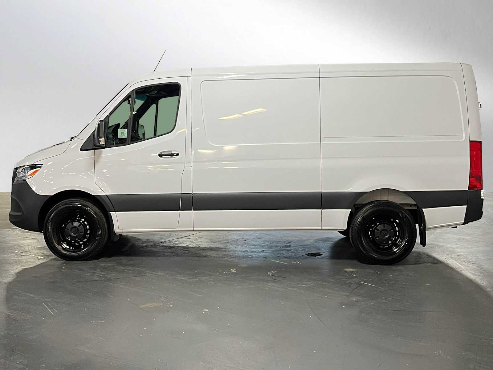 Used 2025 Mercedes-Benz Sprinter 2500 image 6