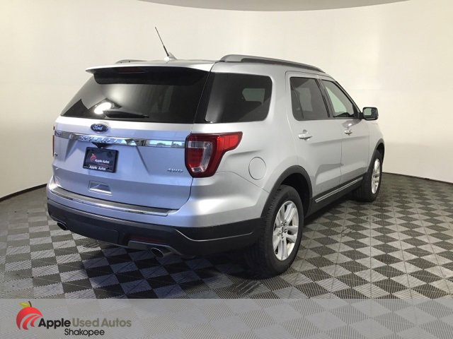 Used 2018 Ford Explorer XLT w/ Equipment Group 202A image 6