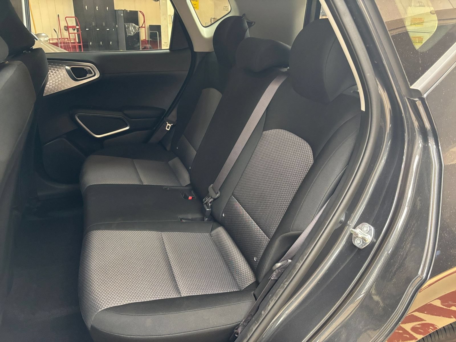 Used 2025 Kia Soul LX w/ LX Technology Package FWD image 36
