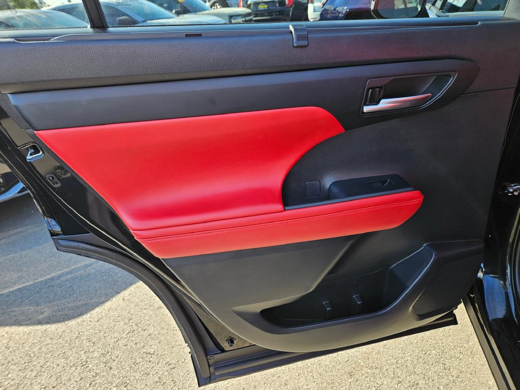Used 2021 Toyota Highlander XSE AWD/4WD image 18
