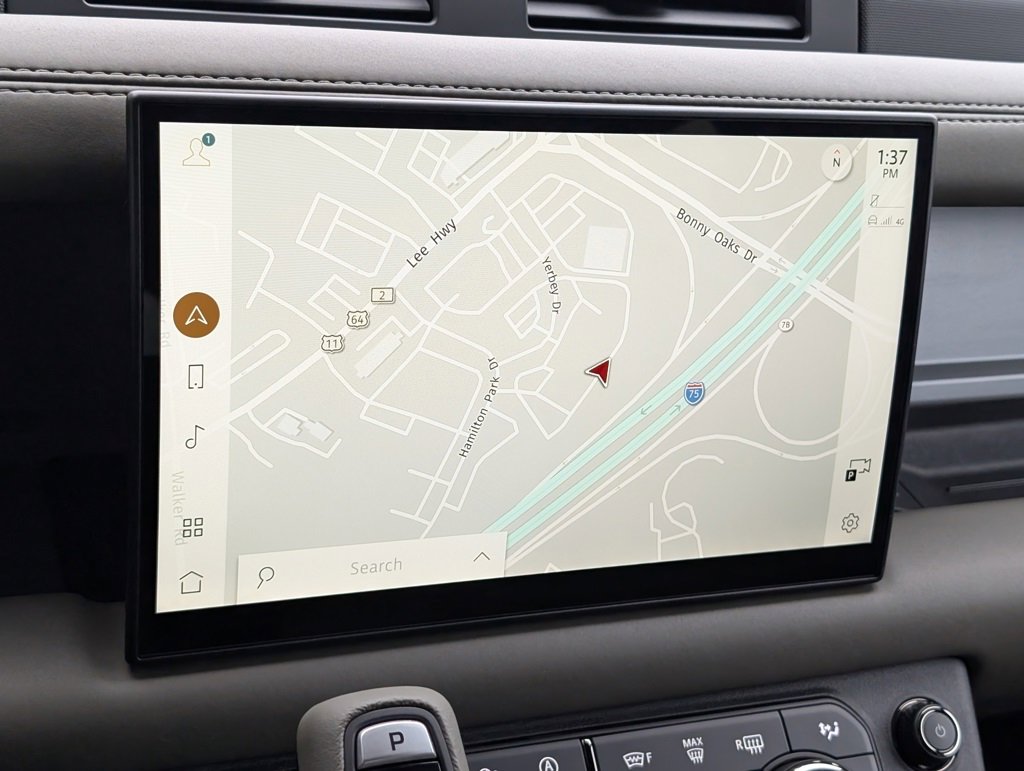 Used 2025 Land Rover Defender 110 image 12