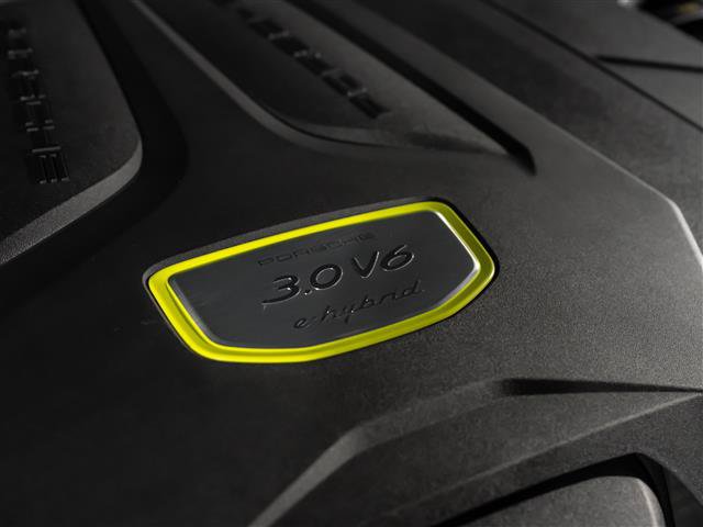 Certified 2020 Porsche Cayenne Coupe AWD/4WD image 18