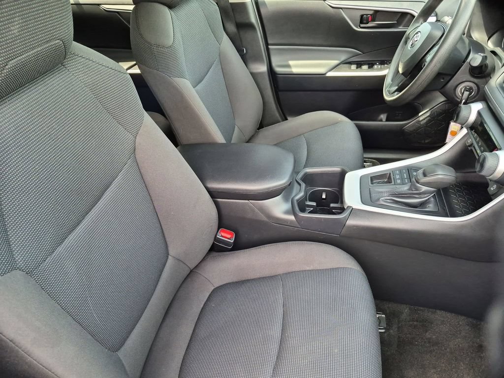 Used 2025 Toyota RAV4 LE AWD/4WD image 30