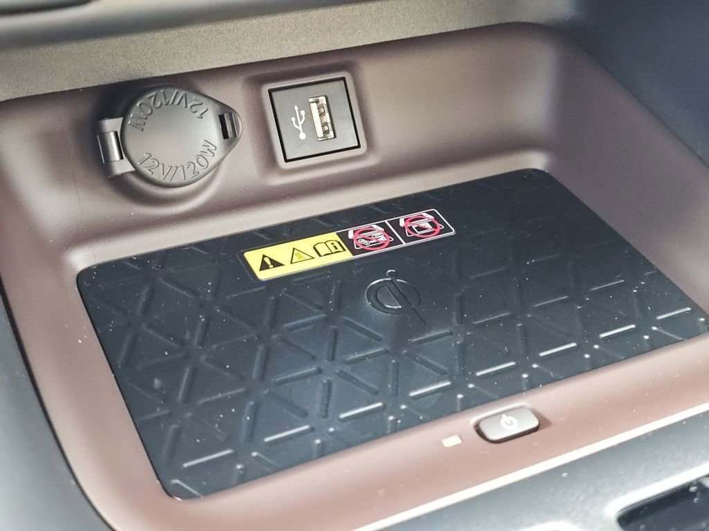 Used 2025 Toyota RAV4 Limited w/ Advanced Technology Package image 16