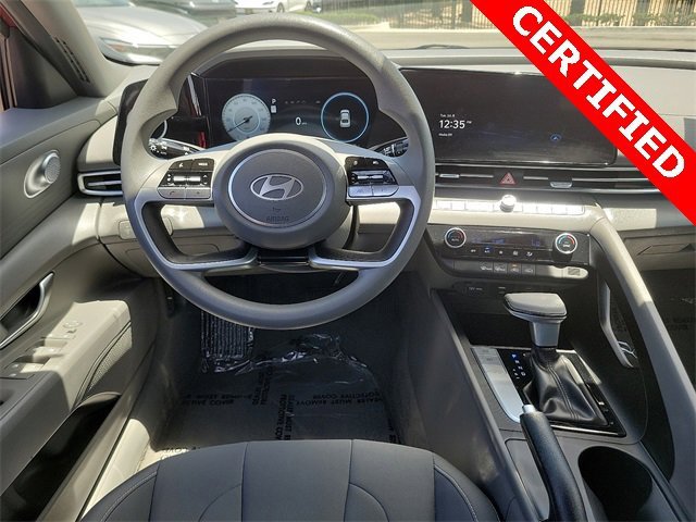 Used 2024 Hyundai Elantra SEL image 3