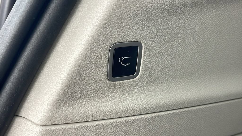 Used 2024 Chrysler Pacifica Touring-L FWD image 9