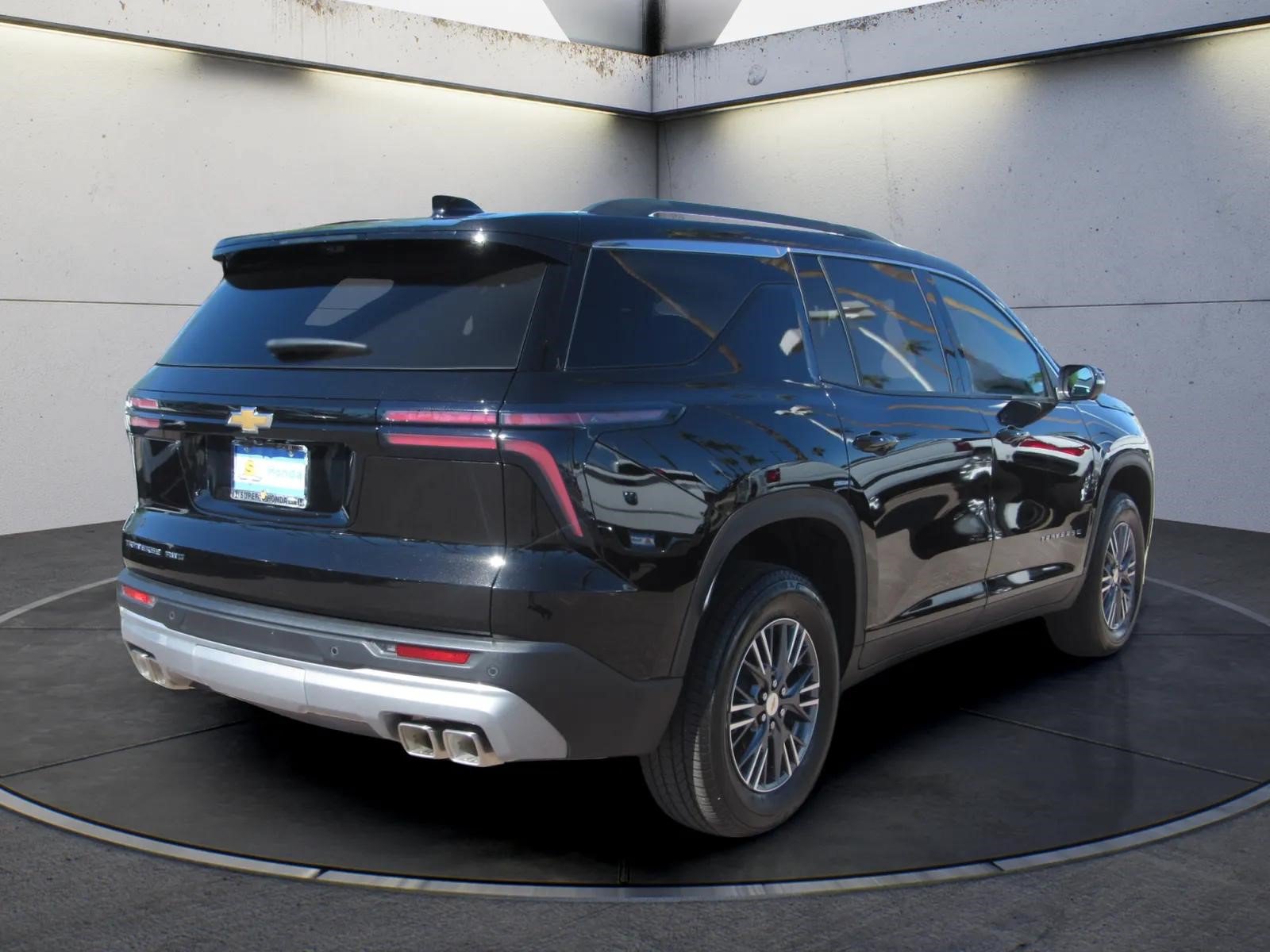 Used 2026 Chevrolet Traverse LT w/ Driver Confidence Package AWD/4WD image 5