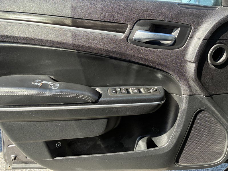Used 2015 Chrysler 300 Limited image 15