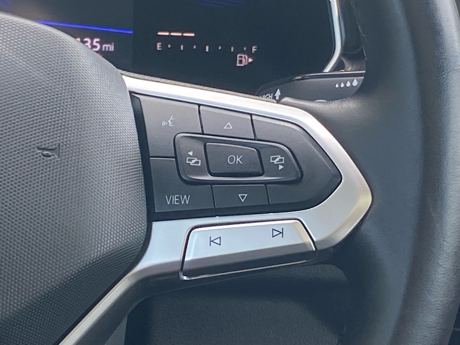 Certified 2022 Volkswagen Jetta SE FWD image 9