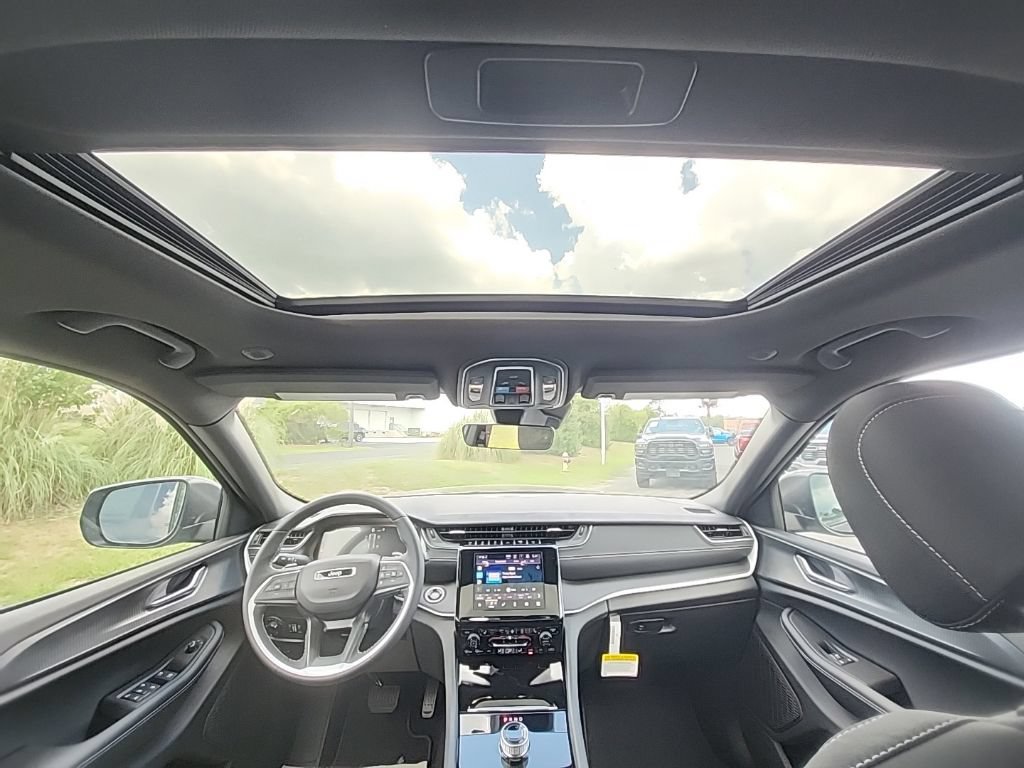 New 2026 Jeep Grand Cherokee Laredo X RWD image 6