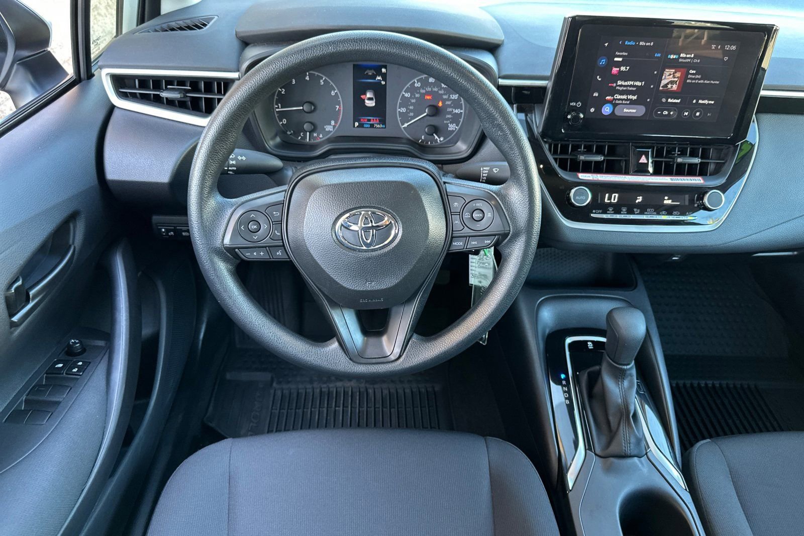 Used 2025 Toyota Corolla LE image 14