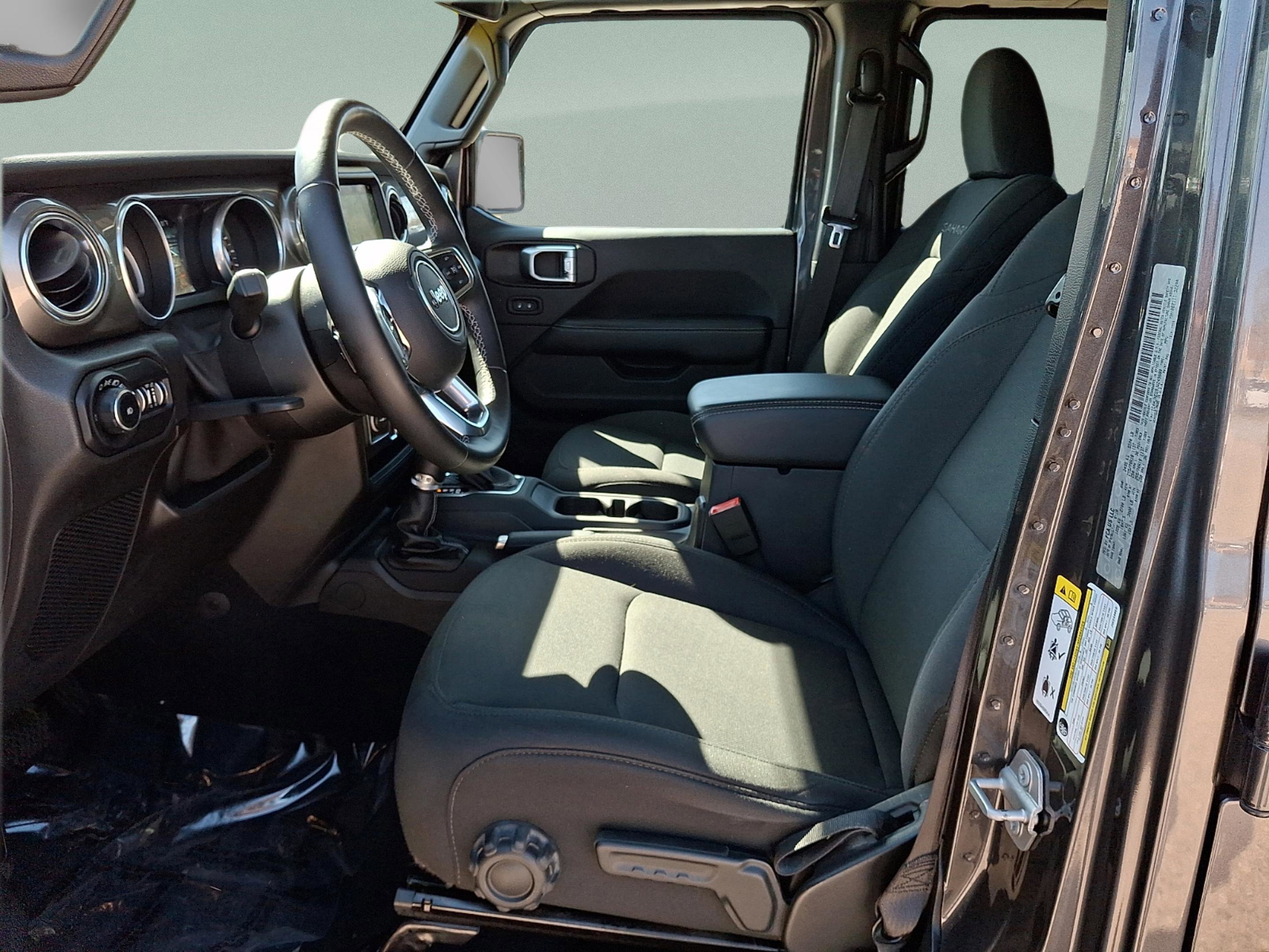 Certified 2018 Jeep Wrangler Unlimited Sahara image 14