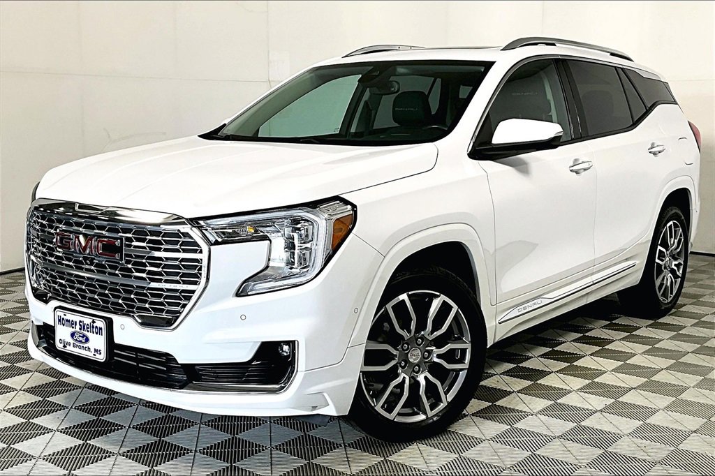 Used 2022 GMC Terrain Denali w/ Denali Premium Package image 2