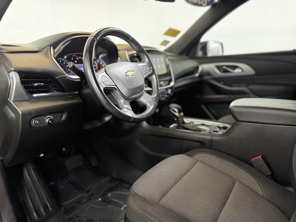 Used 2022 Chevrolet Traverse LT image 12