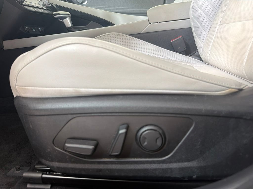 Used 2023 Hyundai Elantra Limited FWD image 15