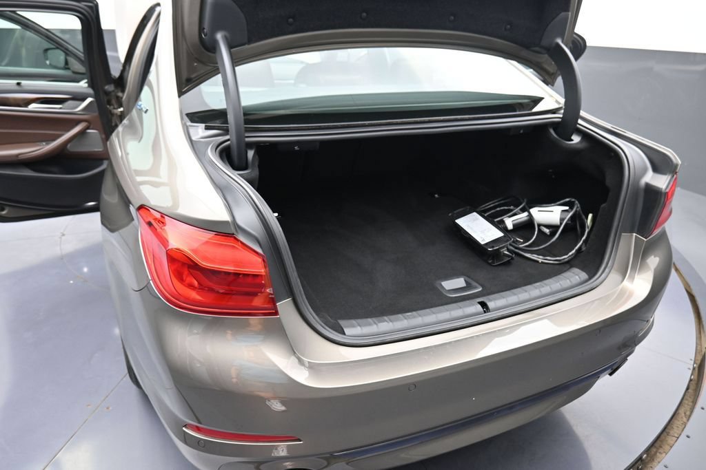 Used 2018 BMW 530e xDrive AWD/4WD image 17