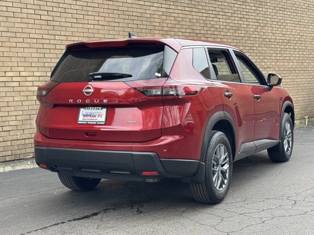 Used 2025 Nissan Rogue S AWD/4WD image 7