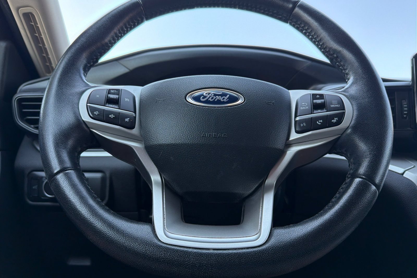 Used 2021 Ford Explorer XLT AWD/4WD image 23