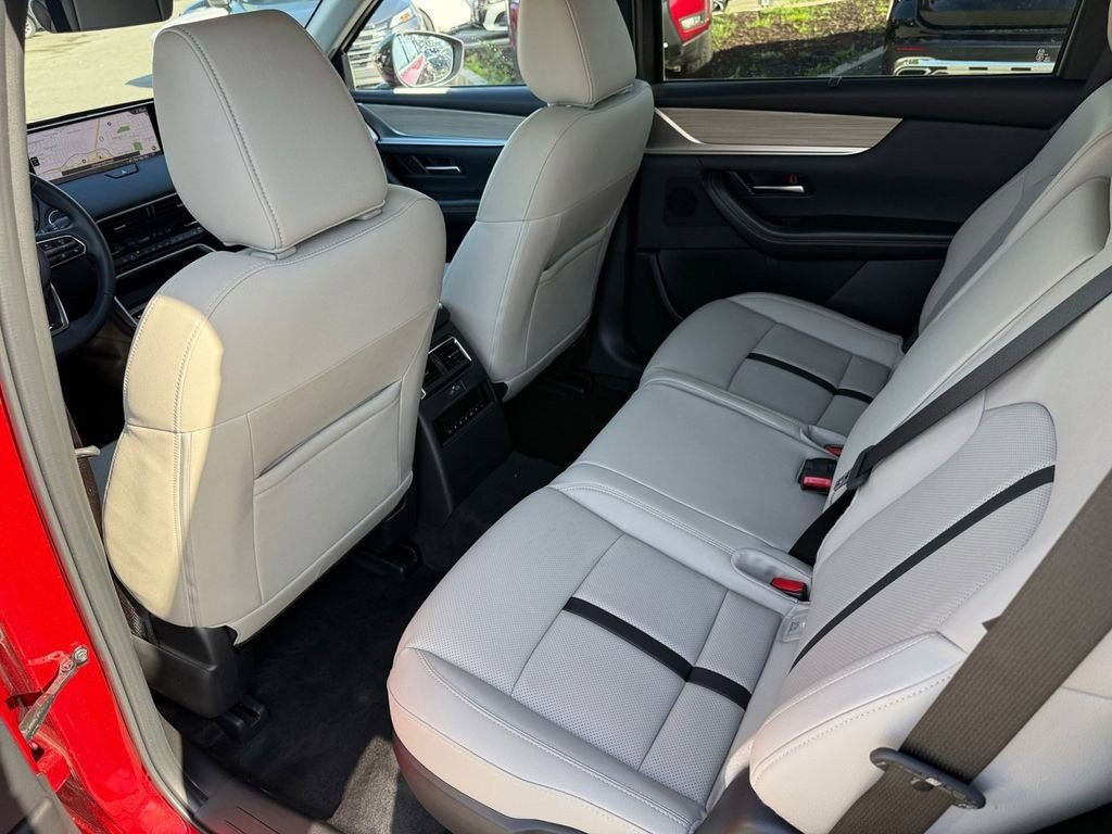 Used 2025 MAZDA CX-70 Plug-In Hybrid w/ Premium Pkg image 36