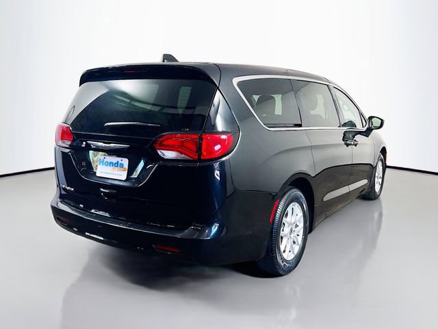 Used 2022 Chrysler Voyager LX image 8