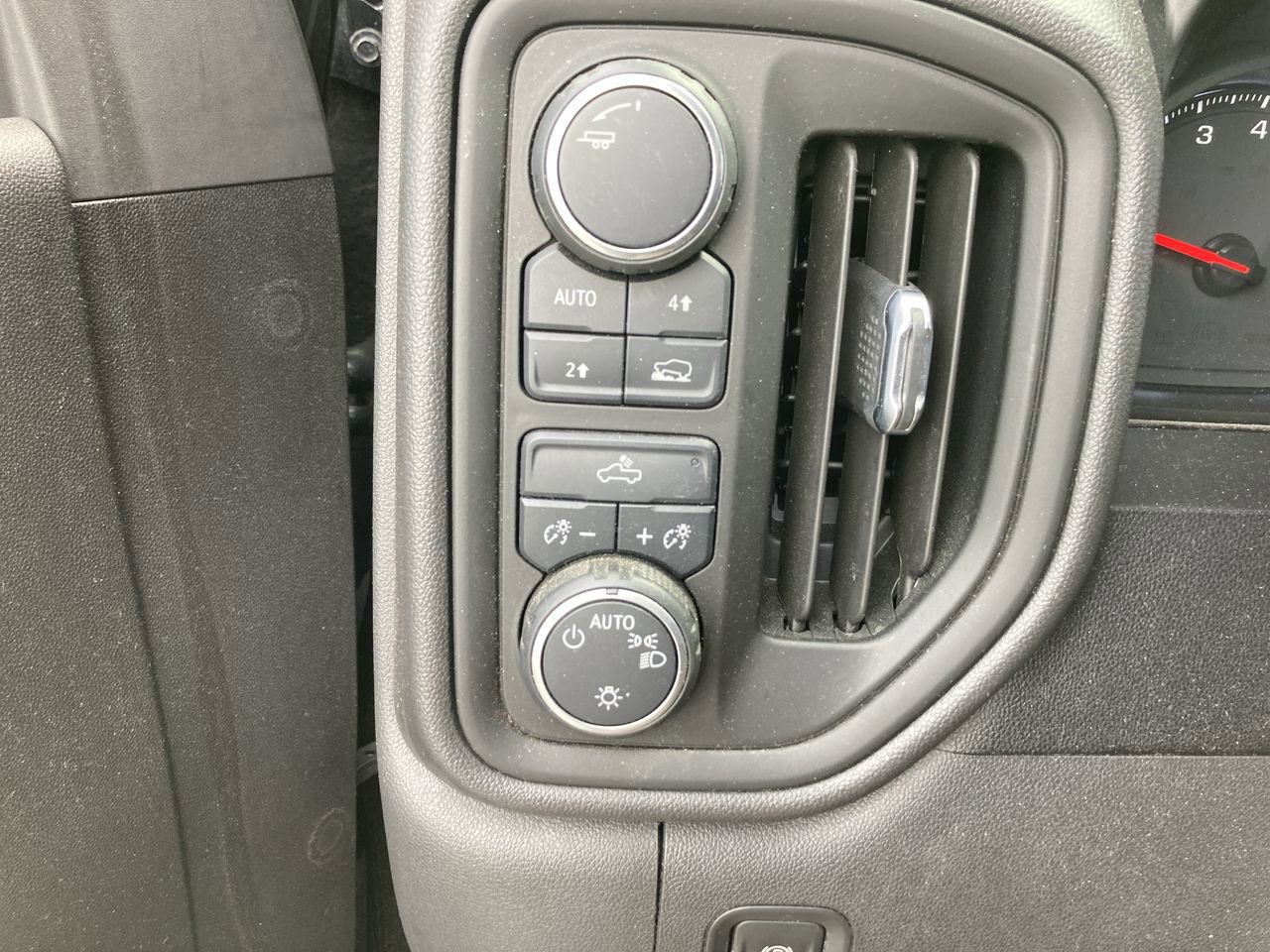 Used 2020 Chevrolet Silverado 1500 Custom w/ Custom Value Package AWD/4WD image 12