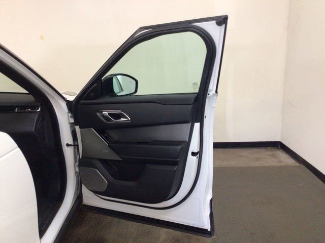 Used 2019 Land Rover Range Rover Velar R-Dynamic SE image 11