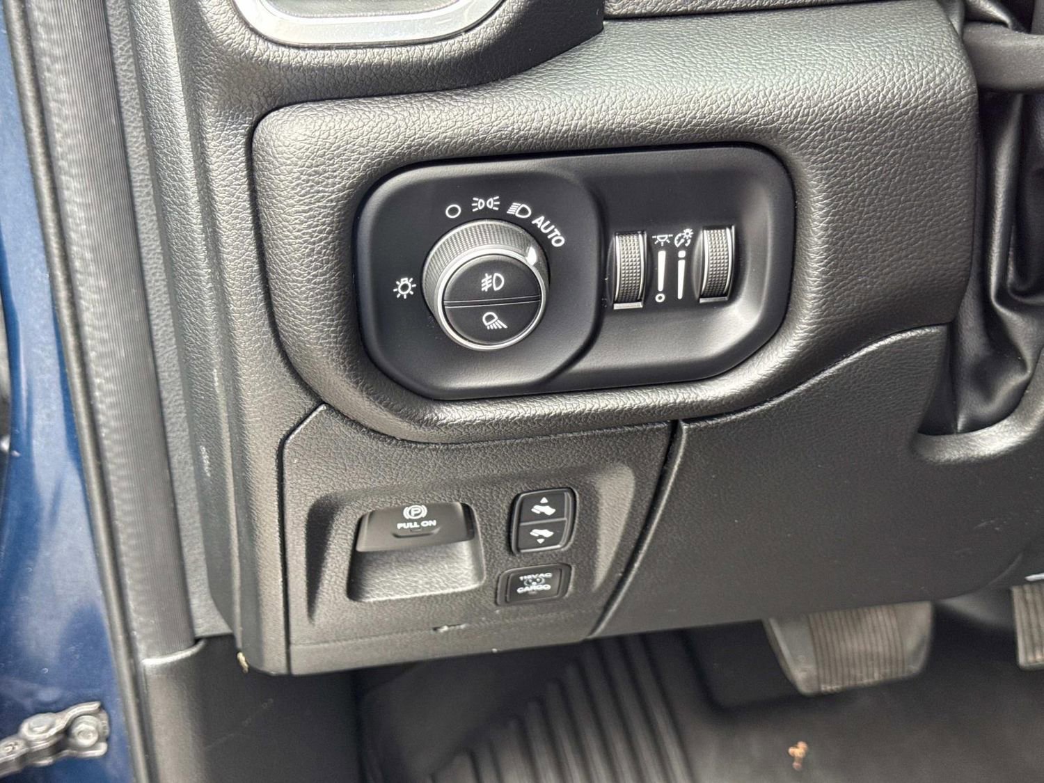 Used 2022 RAM 1500 Laramie w/ Sport Appearance Package AWD/4WD image 28