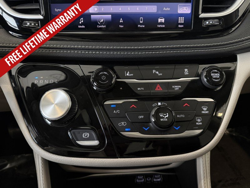 Used 2023 Chrysler Pacifica Limited FWD image 42