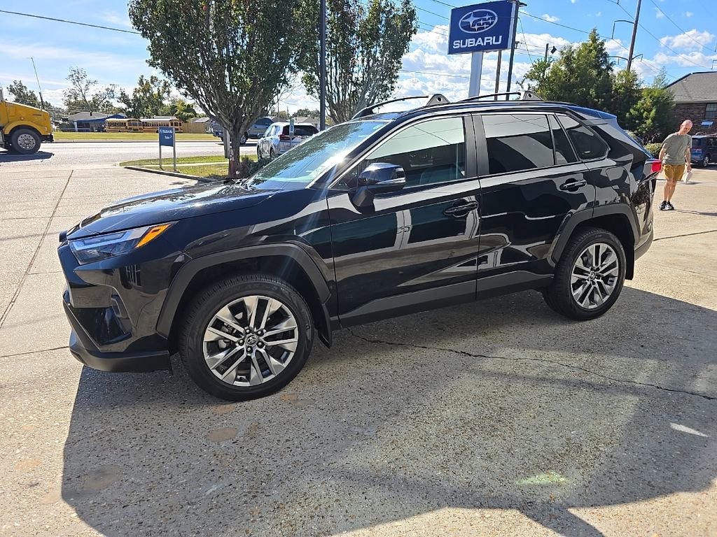 Used 2022 Toyota RAV4 XLE Premium image 7