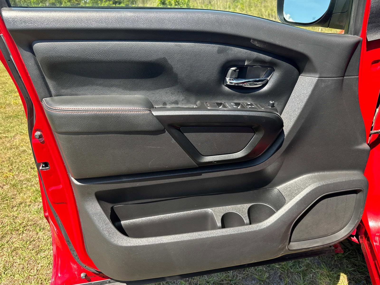 Used 2023 Nissan Titan PRO-4X image 14
