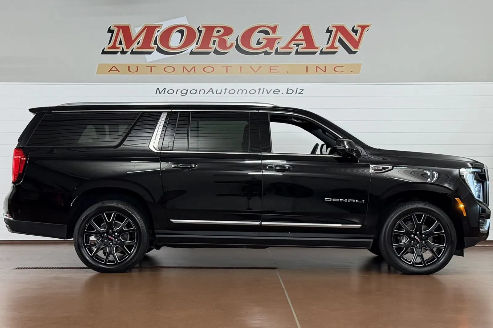 Used 2026 GMC Yukon XL Denali w/ Sun & Power Step Package AWD/4WD image 2
